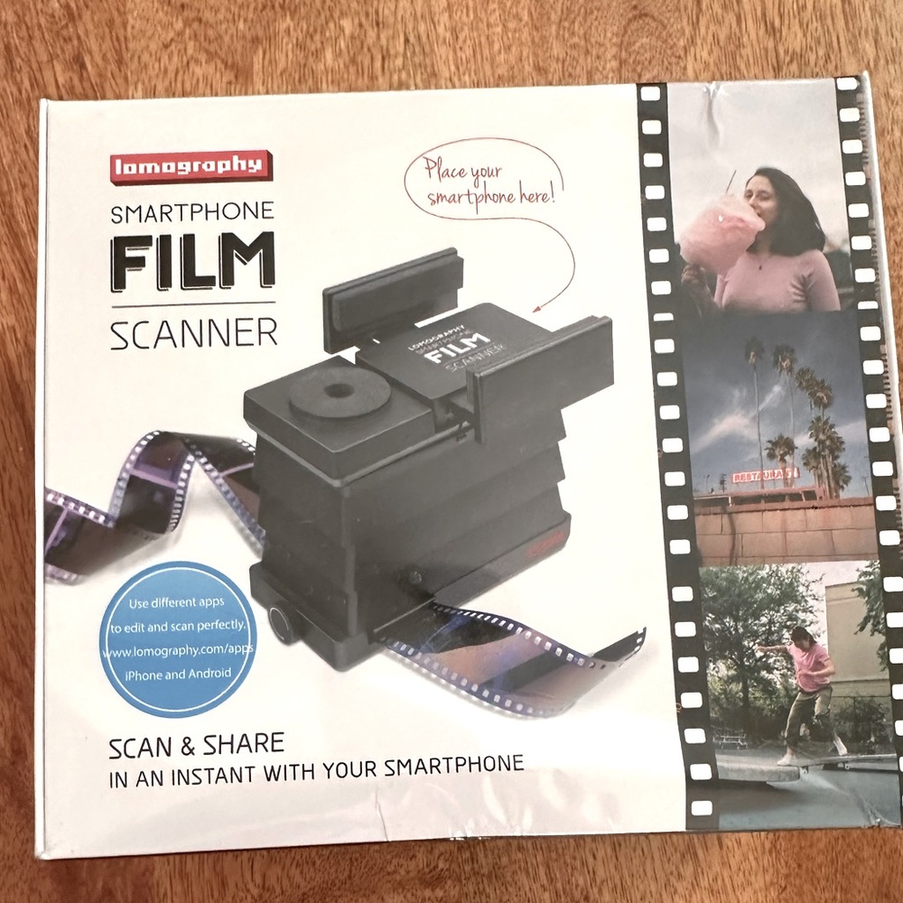 Lomography smartphone film scanner